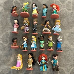 Disney Animator mega figure playset 
20 figurines